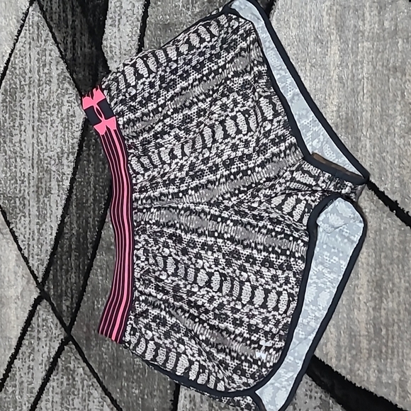 UNDER ARMOUR SNAKESKIN PRINT LOGO SHORTS PRICE FIRM - Picture 1 of 11